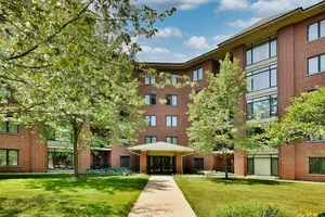 865 E 22nd Street #124, Lombard, IL 60148