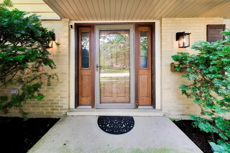 915 W Frontenac Drive, Arlington Heights, IL 60004 - #3