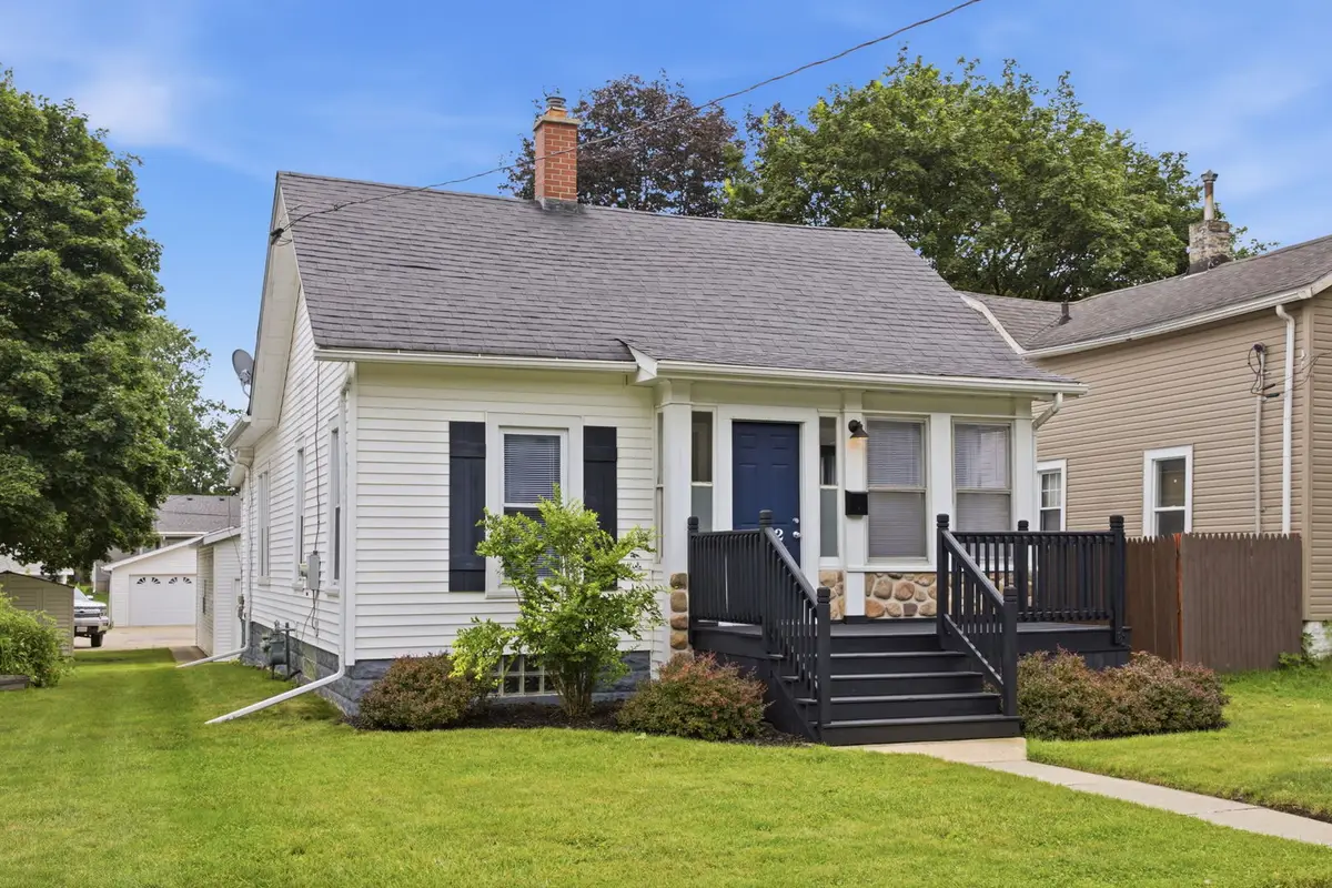 422 S 10th Street, Dekalb, IL 60115 - #1