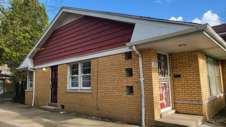 7023 S Bennett Avenue, Chicago, IL 60649 - #2