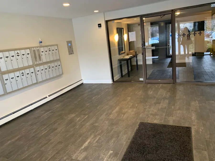 7211 Wolf Road #412A, Indian Head Park, IL 60525 - #3