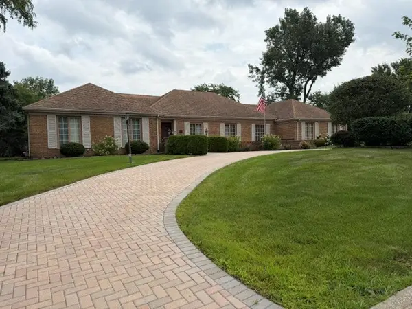 8283 Lake Ridge Drive, Burr Ridge, IL 60527