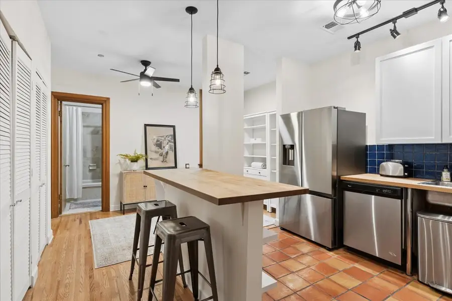 550 W Surf Street #104, Chicago, IL 60657 - #2