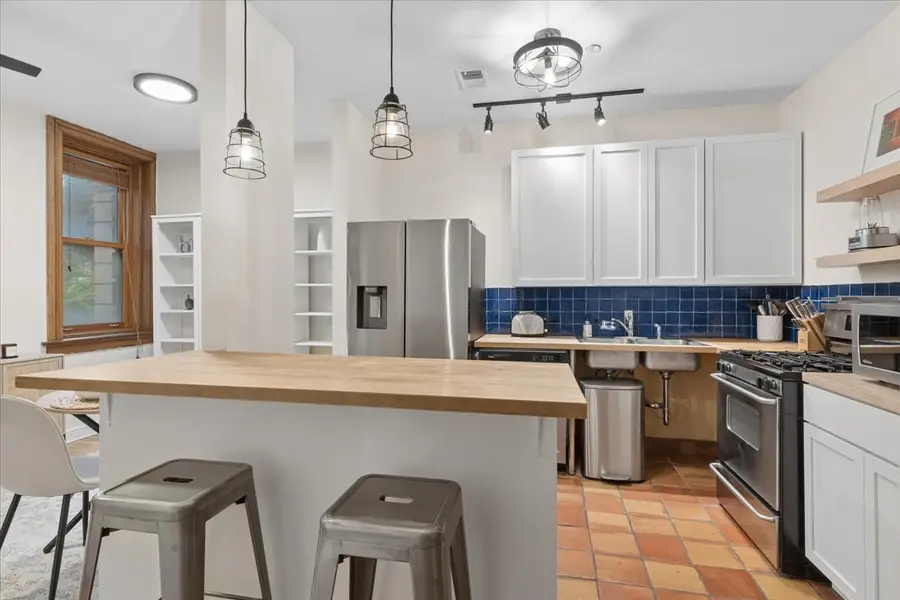 550 W Surf Street #104, Chicago, IL 60657 - #3