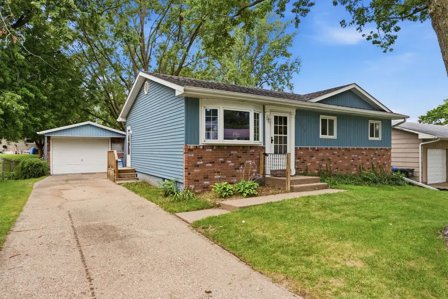 1410 Calvin Street, Davenport, IA 50804 - #2
