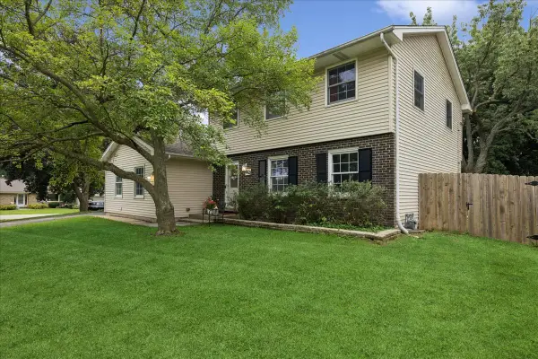 6121 Sands Road, Crystal Lake, IL 60014