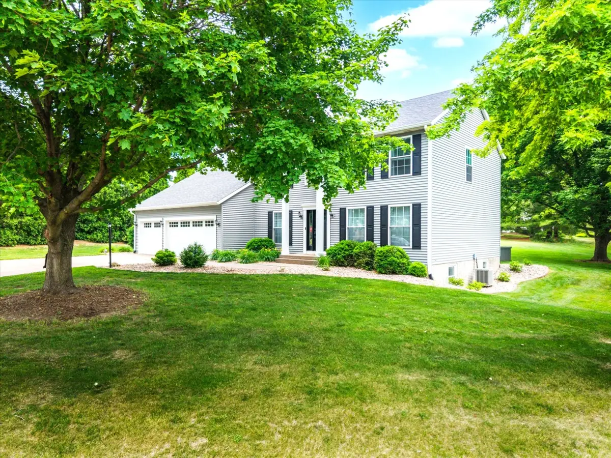 2520 Buckingham Avenue, Bettendorf, IA 52722 - #1