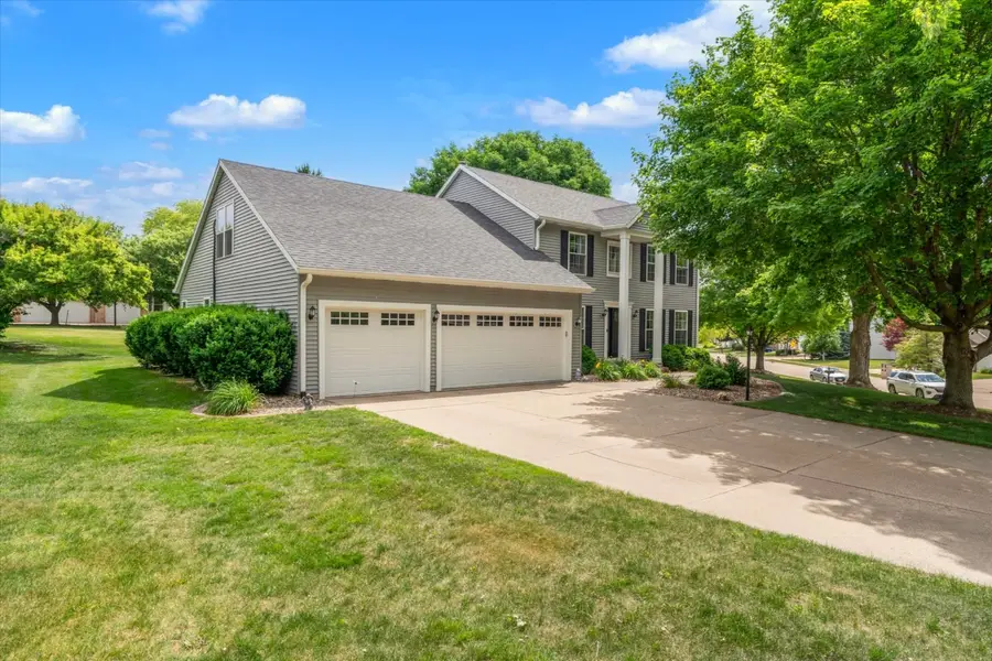 2520 Buckingham Avenue, Bettendorf, IA 52722 - #3