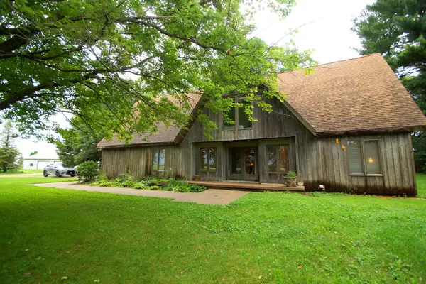 25844 Scott Park Road, Eldridge, IA 52748