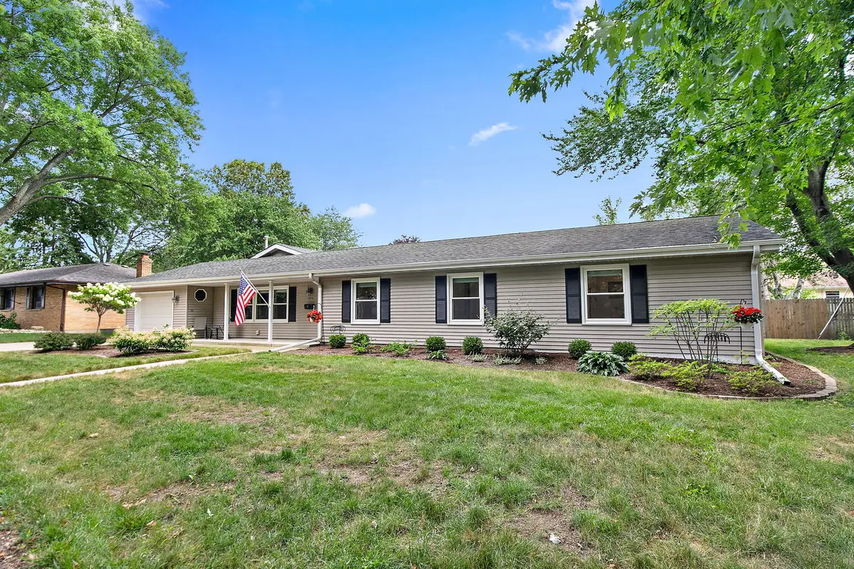 826 Birchwood Drive, Sycamore, IL 60178 - #1