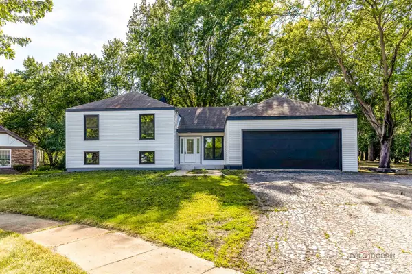1482 Pebblestone Cove, Wheaton, IL 60189