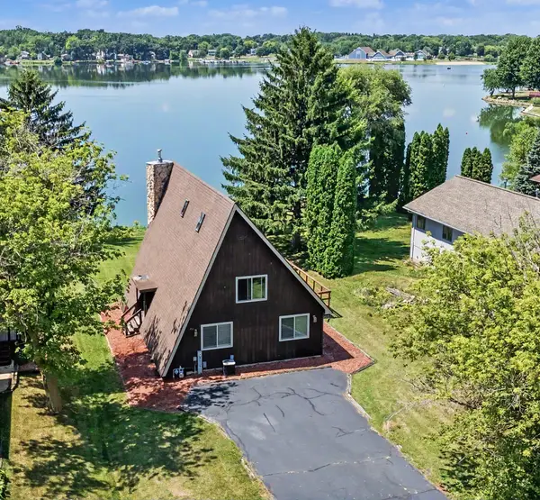 100 SE Candlewick Drive, Poplar Grove, IL 61065