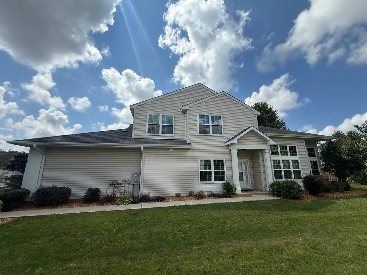 33 S Barton Trail, Batavia, IL 60510 - #1