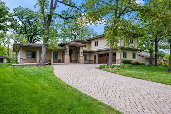 23W212 Blackcherry Lane, Glen Ellyn, IL 60137