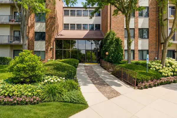 3030 Pheasant Creek Drive #405, Northbrook, IL 60062