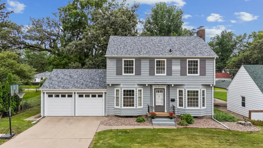 917 Holmes Street, Bettendorf, IA 52722 - #2