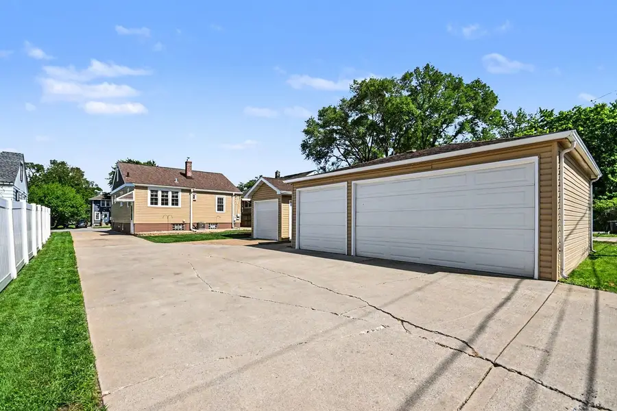 18010 Burnham Avenue, Lansing, IL 60438 - #2