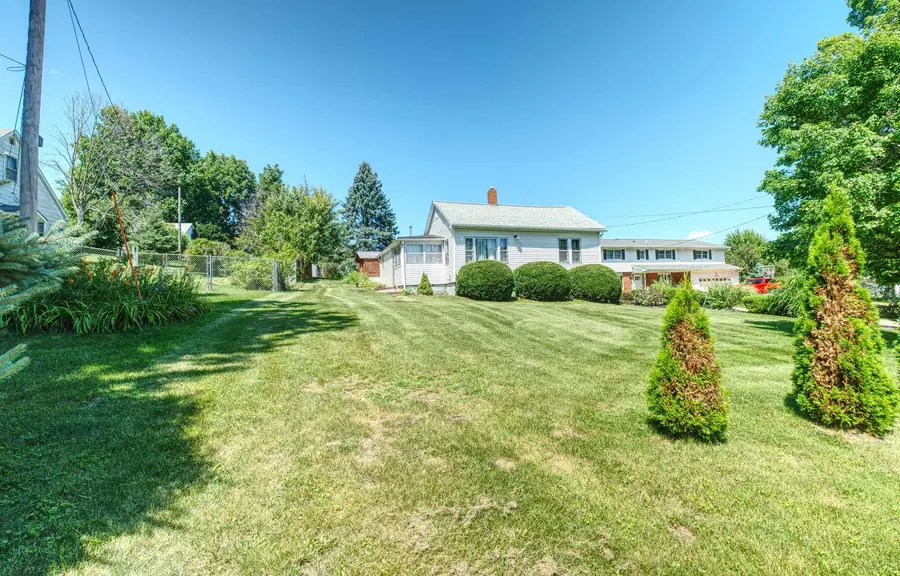 1208 25th Avenue, Clinton, IA 52732 - #2