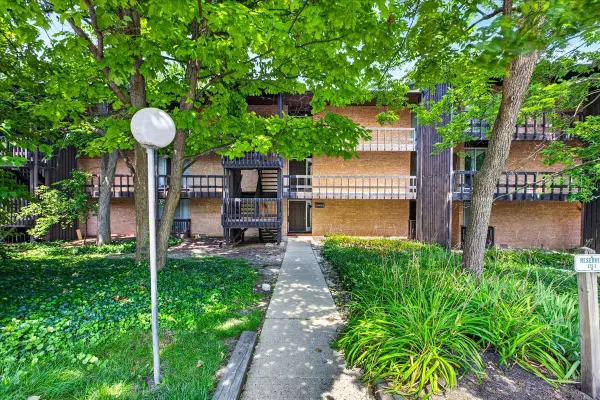 5603 Lakeside Drive #3C, Lisle, IL 60532