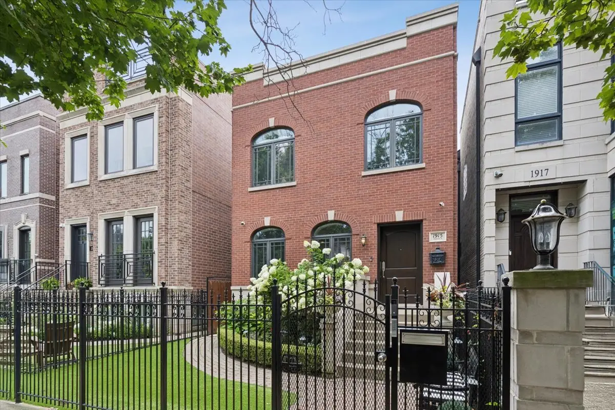 1915 W Wolfram Street, Chicago, IL 60657 - #1
