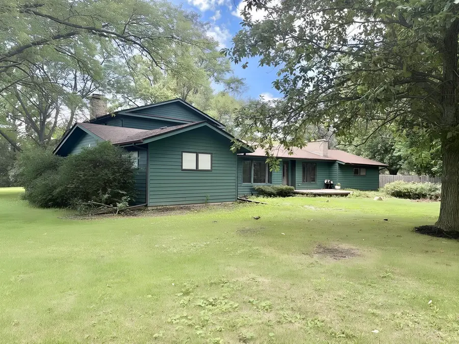 749 N Sharon Drive, Woodstock, IL 60098 - #2