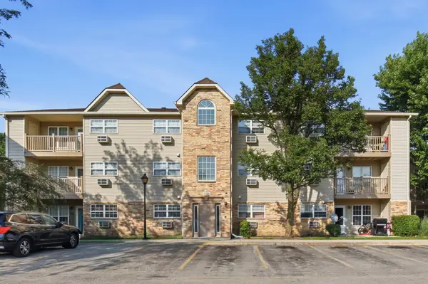 1524 W Sand Bar Court #1B, Round Lake, IL 60073