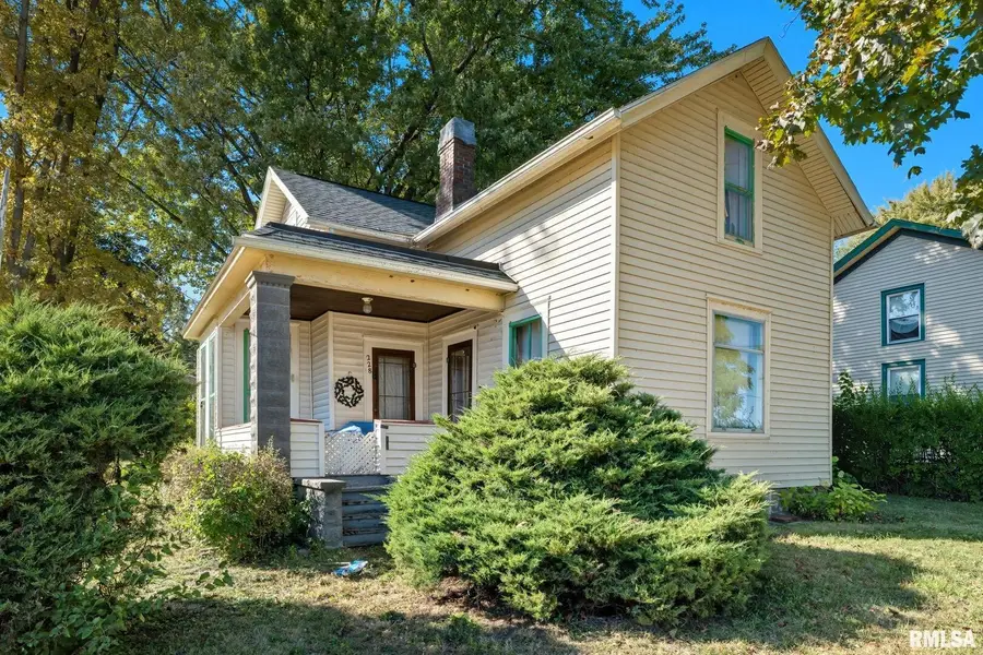 228 S 2nd Street, Le Claire, IA 52753 - #2