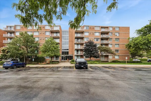 2211 S Stewart Avenue #6D, Lombard, IL 60148