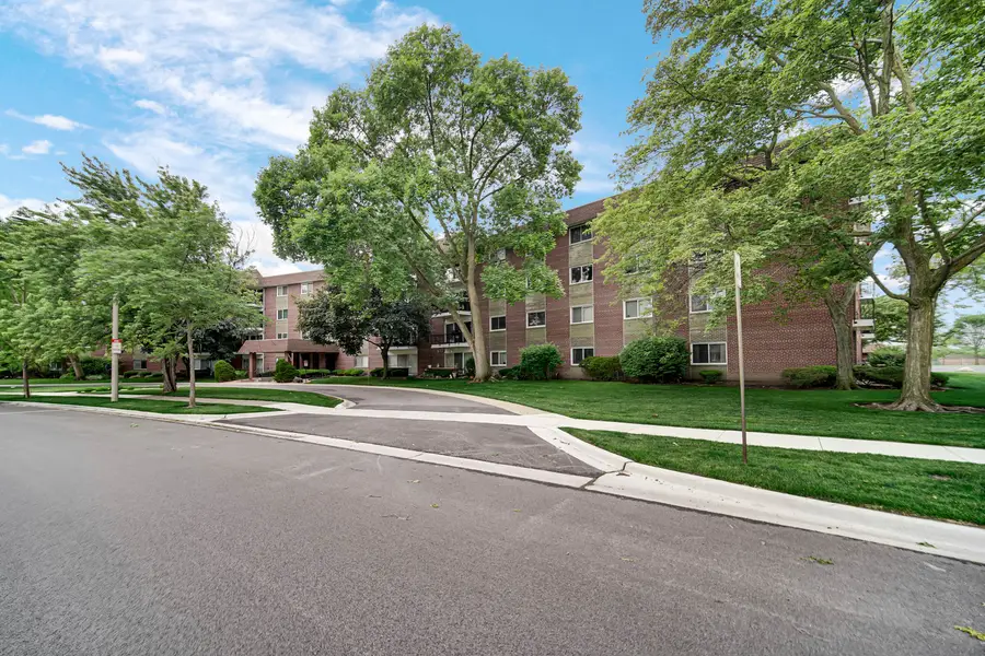 1030 S Fernandez Avenue S #4-M, Arlington Heights, IL 60005 - #2