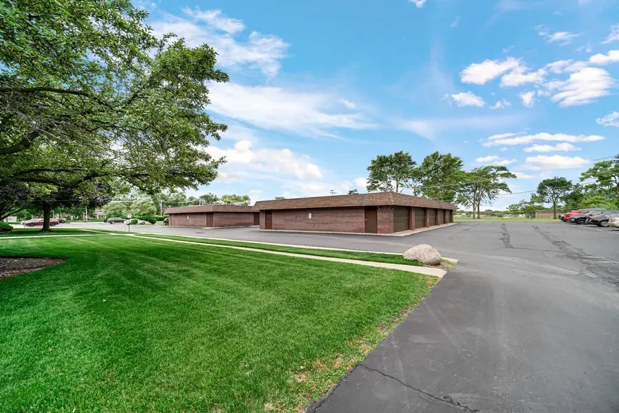 1030 S Fernandez Avenue S #4-M, Arlington Heights, IL 60005 - #3