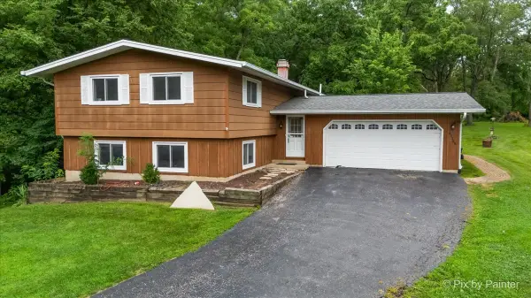 6N365 Essex Avenue, St. Charles, IL 60174