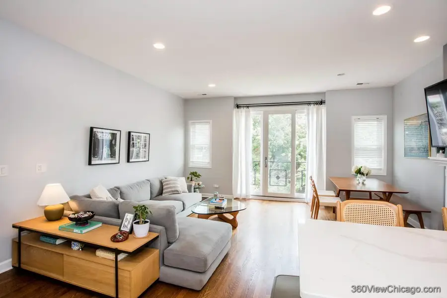 1534 N Bosworth Avenue #3, Chicago, IL 60642 - #2