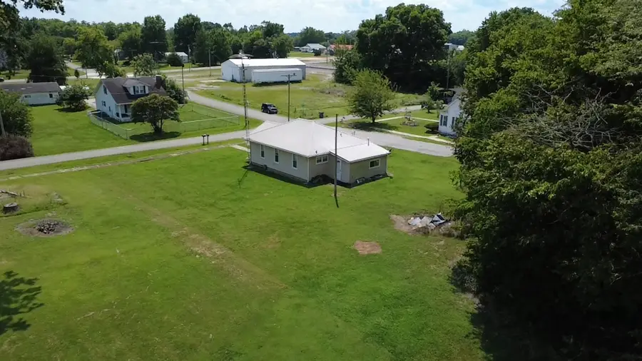 401 E Elm Street, Waltonville, IL 62894 - #3