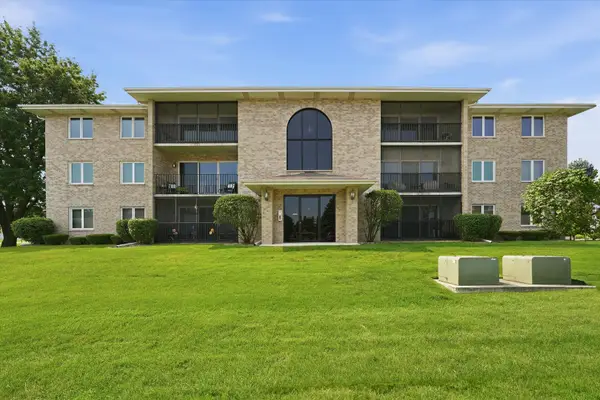4910 134th Court #101, Crestwood, IL 60418