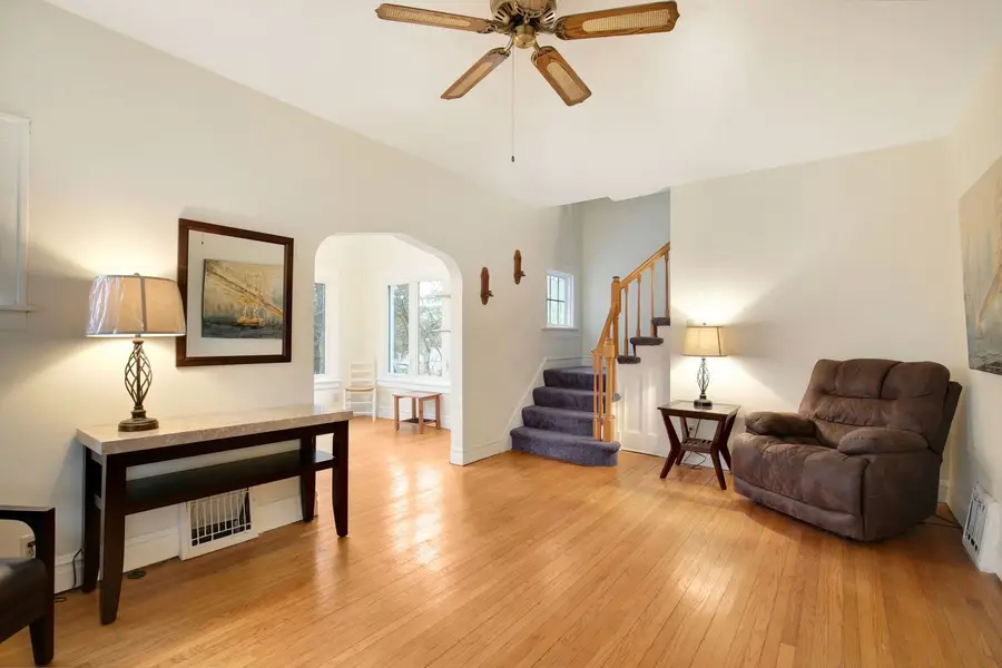 101 W Maple Avenue, Roselle, IL 60172 - #2