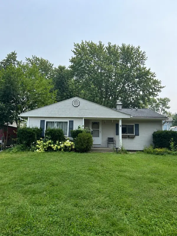 9 Hickory Drive, Carpentersville, IL 60110