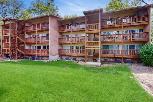 5880 Forest View Road #C, Lisle, IL 60532