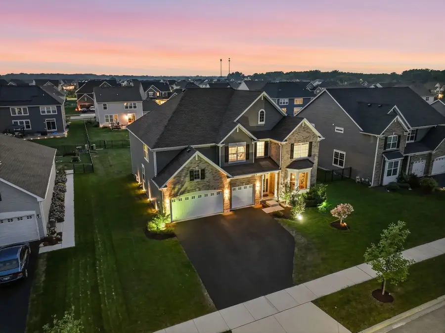 3589 Emerald Road, Elgin, IL 60124 - #3