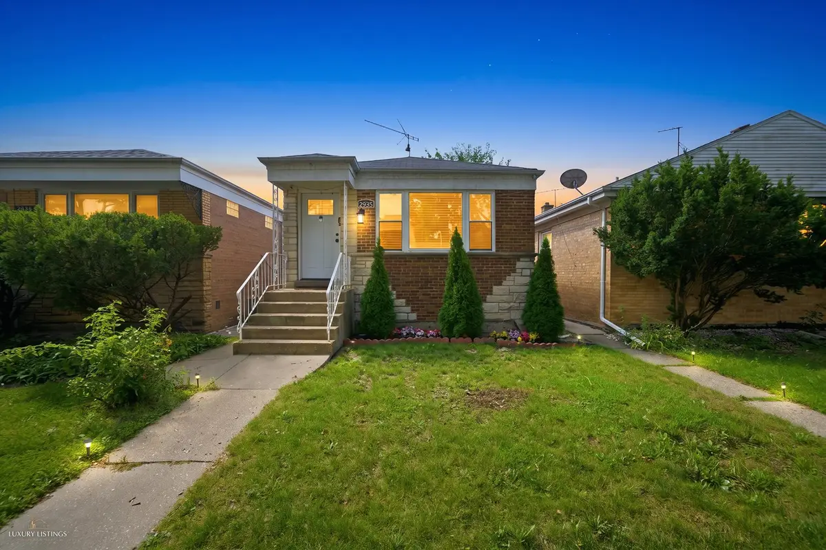 2935 W Howard Street, Chicago, IL 60645 - #1