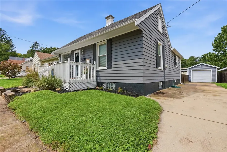 332 E Baker Street, Bloomington, IL 61701 - #2