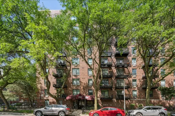 3900 N Pine Grove Avenue #907, Chicago, IL 60613