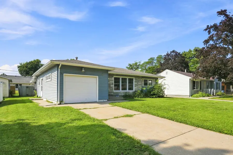 550 28th Avenue, East Moline, IL 61244 - #3
