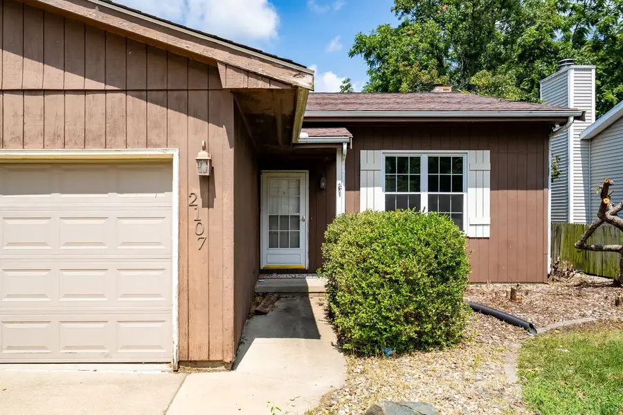 2107 Woodhavens Drive, Bloomington, IL 61701 - #3
