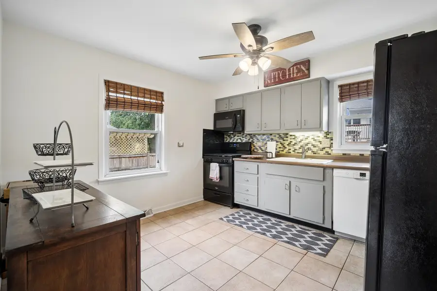 1050 E Kitson Drive, Palatine, IL 60074 - #2