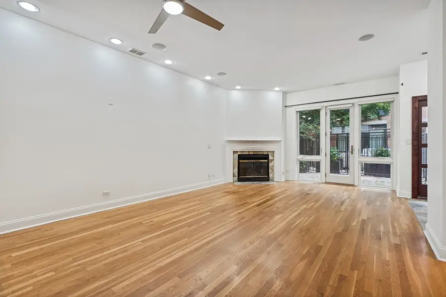 2910 N Commonwealth Avenue #3, Chicago, IL 60657 - #3