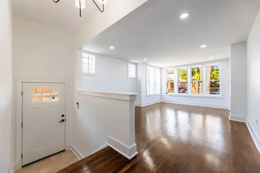 8025 S Euclid Avenue, Chicago, IL 60617 - #2