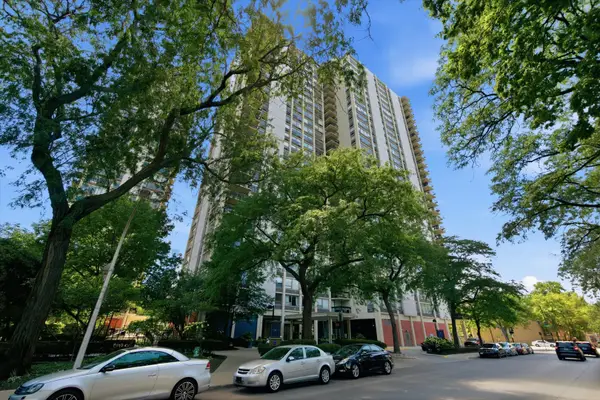 1360 N Sandburg Terrace #2104C, Chicago, IL 60610