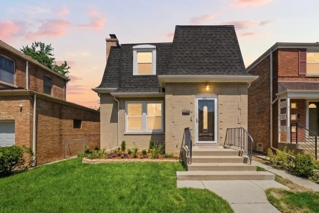 2724 W Jerome Street, Chicago, IL 60645 - #1