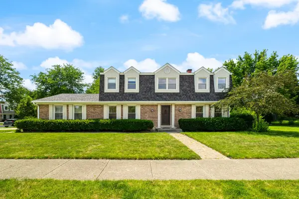 2218 N Williamsburg Street, Arlington Heights, IL 60004