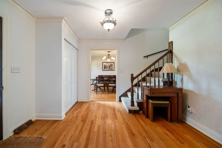 2218 N Williamsburg Street, Arlington Heights, IL 60004 - #3